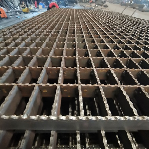 工業(yè)平臺鋼格板鋼格柵板在工業(yè)平臺建設中的優(yōu)勢