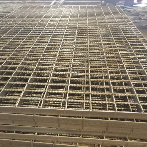 平臺鋼格板鋼格柵的防滑設(shè)計提升項目的安全性