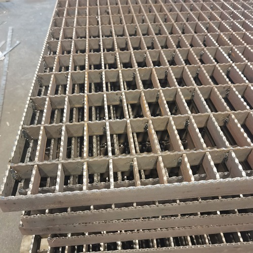 齒形平臺(tái)鋼格柵鋼格板的特性、應(yīng)用和可靠性