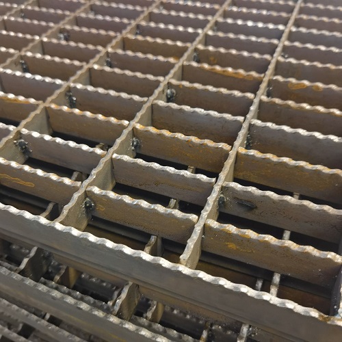 齒形平臺(tái)鋼格柵鋼格板的特性、應(yīng)用和可靠性