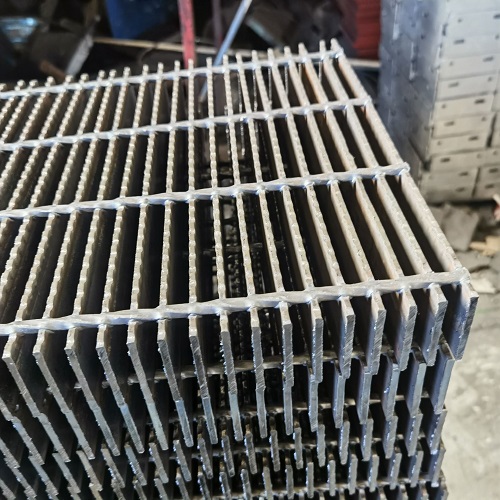 平臺鋼格柵板確保安全從腳下開始