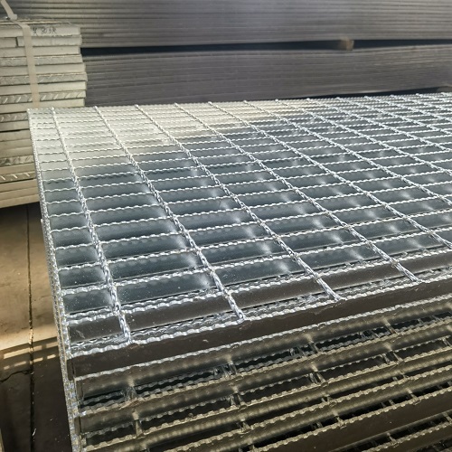 鋼格柵板提升港口運輸通行性與安全性