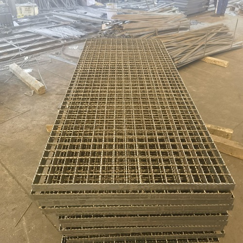 鋼格板表面處理方式對比：噴漆、鍍鋅、不銹鋼哪種更耐用？