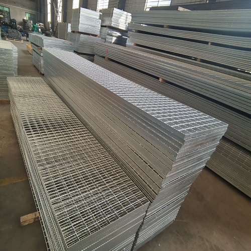 高空作業(yè)平臺專用鋼格板：安全承重設(shè)計全解析！