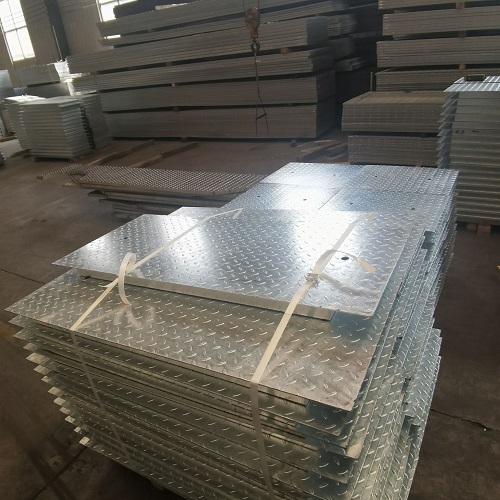 橋梁檢修通道鋼格板：如何兼顧輕量化與高強度？