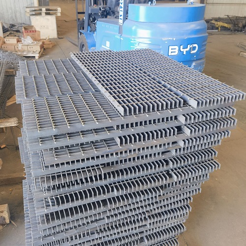 客戶血淚教訓(xùn)：選錯(cuò)鋼格板規(guī)格，3個(gè)月就變形！