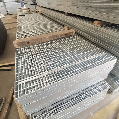 化工廠鋼格板選型指南：耐酸耐腐蝕材質(zhì)推薦！