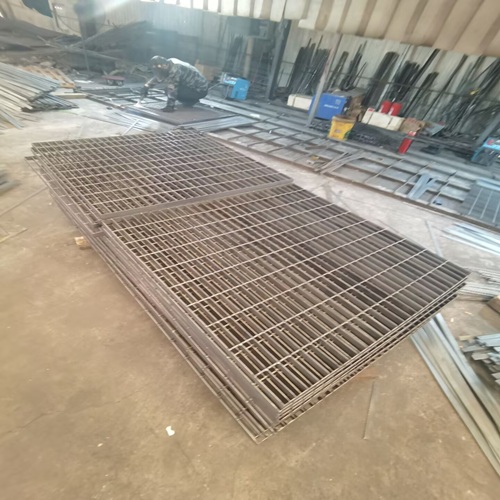 鋼結(jié)構(gòu)平臺鋼格柵：輕量化與高強(qiáng)度的工程平衡術(shù)