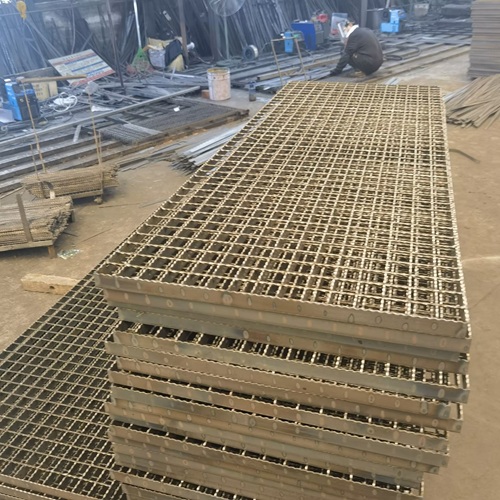 鋼格柵≠普通鋼板！它的獨特優(yōu)勢全在這里