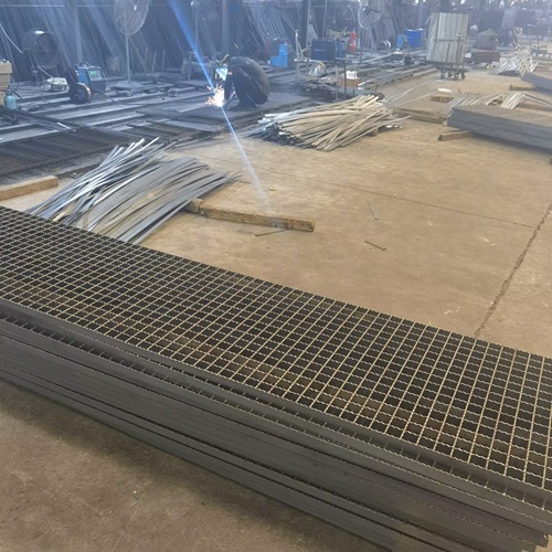 鋼格板排水不暢怎么改進(jìn)？試試這樣做