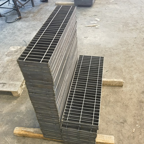 鋼格板在展覽館中的多樣化應(yīng)用