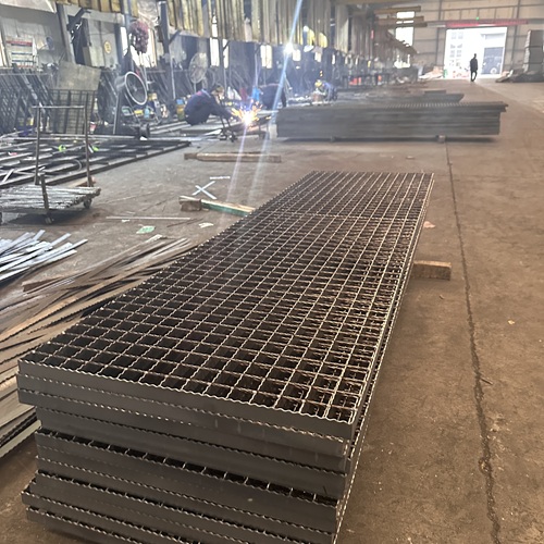 鋼格柵板怎么選才不踩坑？這幾點(diǎn)必須知道