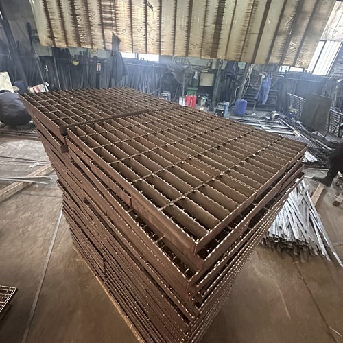 鋼格柵板如何延長使用壽命？維護(hù)技巧分享