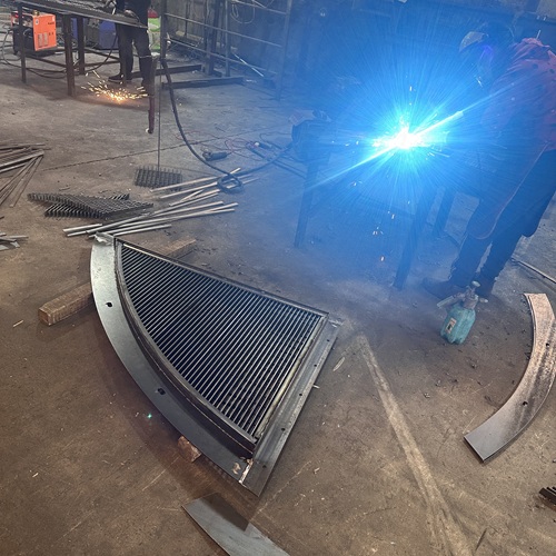 鋼格板材質(zhì)選錯(cuò)易開裂！2025選型避雷指南