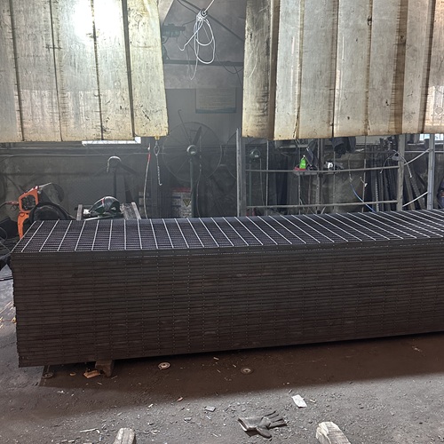 光伏電站平臺(tái)用鋼格板，承重強(qiáng)還適配戶外環(huán)境