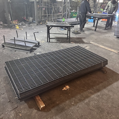 鋼格板的質(zhì)量檢測標(biāo)準(zhǔn)有哪些？行業(yè)規(guī)范一覽