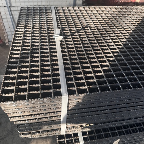 鋼格板踩空風險防滑設(shè)計方案來幫忙